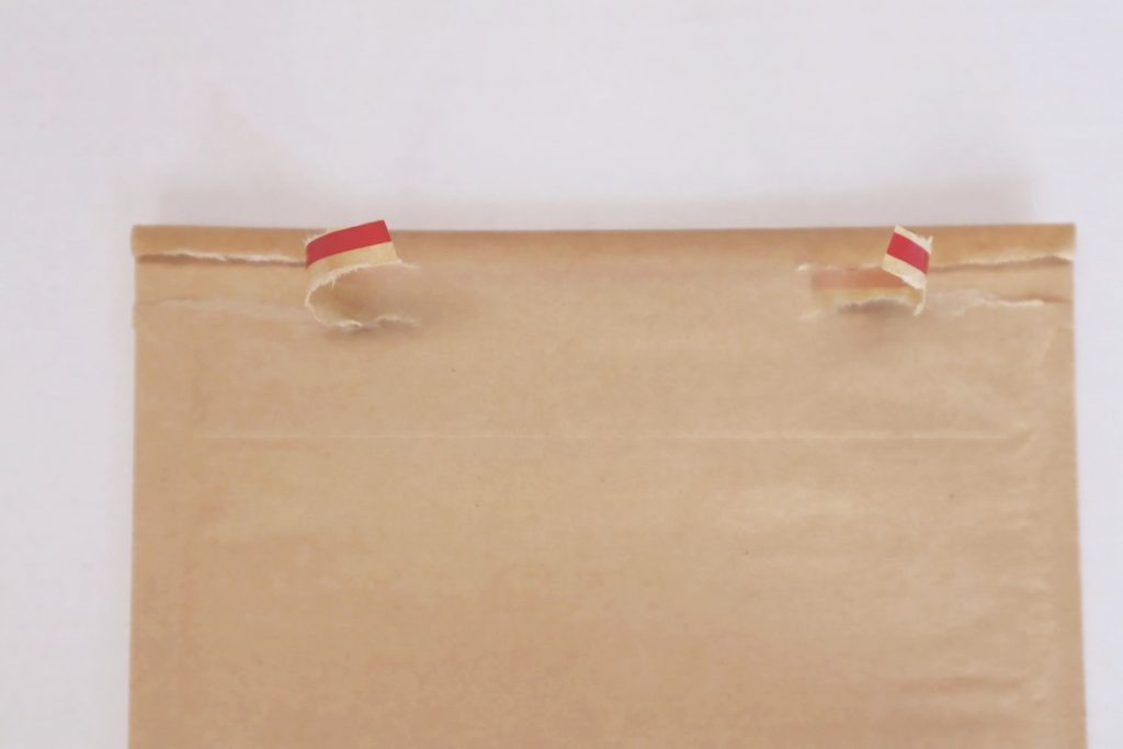クッション封筒8円～左右開封テープ付 | 梱包材・緩衝材の梅花堂紙業株式会社